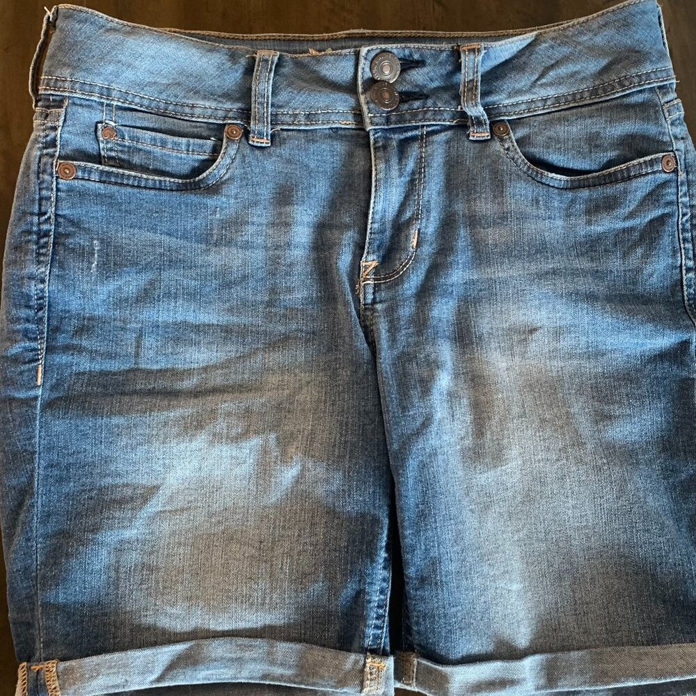 Wall Flowers Bermuda Style Denim  Shorts | Size: 5